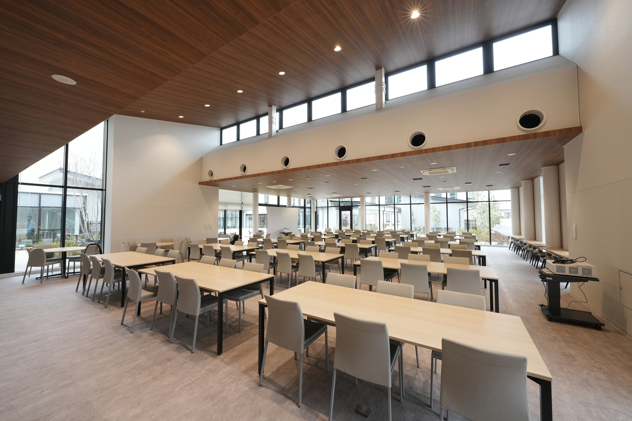 創新寮・カフェテリア