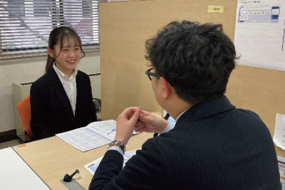 キャリアアドバイザーによる個人面談