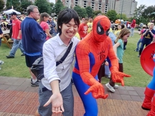 スパイダーマンとオリンピック公園にて