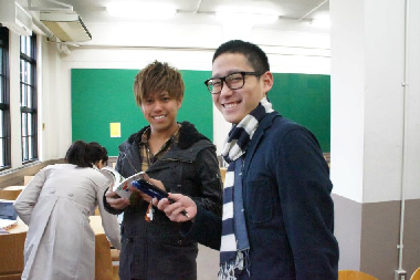 写真右:四回生ゼミ長、北田くん 写真左:三回生ゼミ長、西村くん