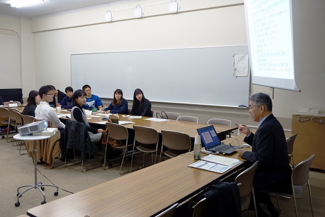 銀行の方をお招きしての講演会