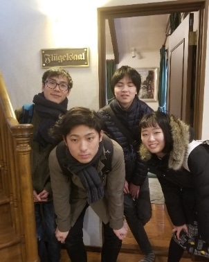 フリューゲルザール(Flülgelsaal)のエントランスで