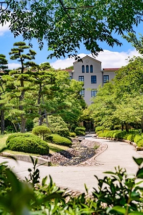 法学部本館