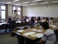 模擬講義の様子(志村先生)