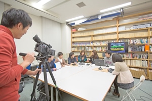 メディア情報学科山中ゼミの授業風景
