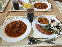 食事の様子(学食)