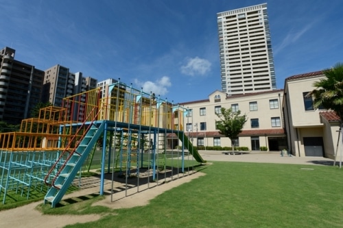 遊具のある風景