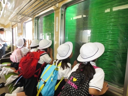 圧巻の「洗車体験」これはなかなか見れません!!