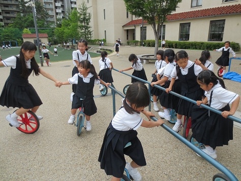 「一輪車の朝練?!」