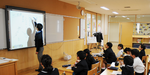 電子情報ボードを使った授業