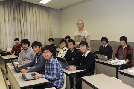 宮寺教諭と生徒たち