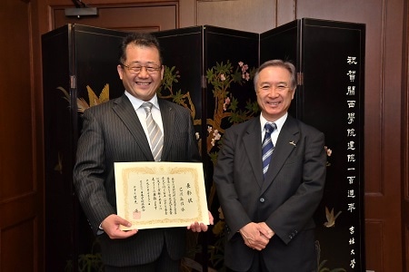 巳波教授（左）と村田学長