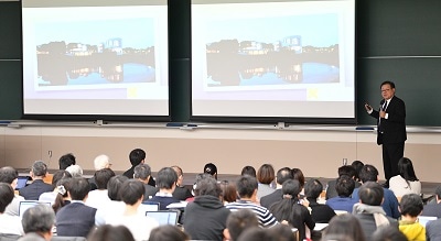 「インターネット文明」と題して基調講演する村井純教授(SFC)