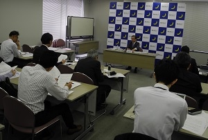 大阪梅田キャンパスでの記者会見