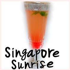 シンガポールの国旗や気候などをイメージ。材料は主に日本酒とピーチジュース。