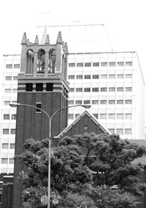 2004年に再建された神戸栄光教会