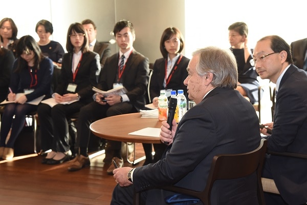 学生との懇談会（上智大学より提供）