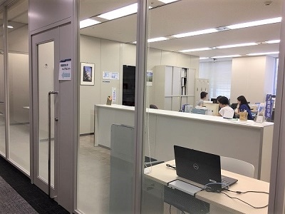 カウンターも広くなりました!気軽にお越しください。