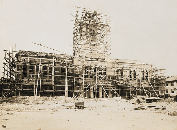 建設中の時計台　1928-29年頃