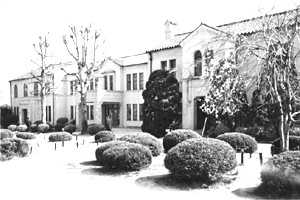 学院本館・本部棟