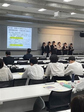 (上村ゼミ15期生チームの研究発表の様子)