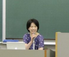 講演会での原田マハさん