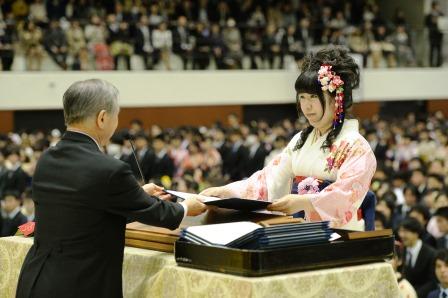 15年度秋学期関西学院大学卒業式を挙行 関西学院大学 文学部 文学研究科