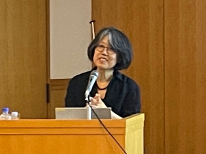 講演中のナミ・リー教授/Prof. Namhee Lee during her lecture