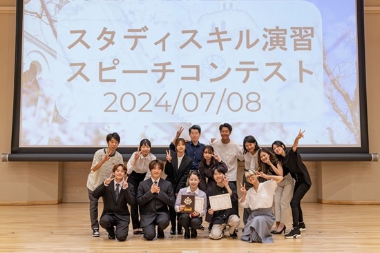 登壇した14名の1年生