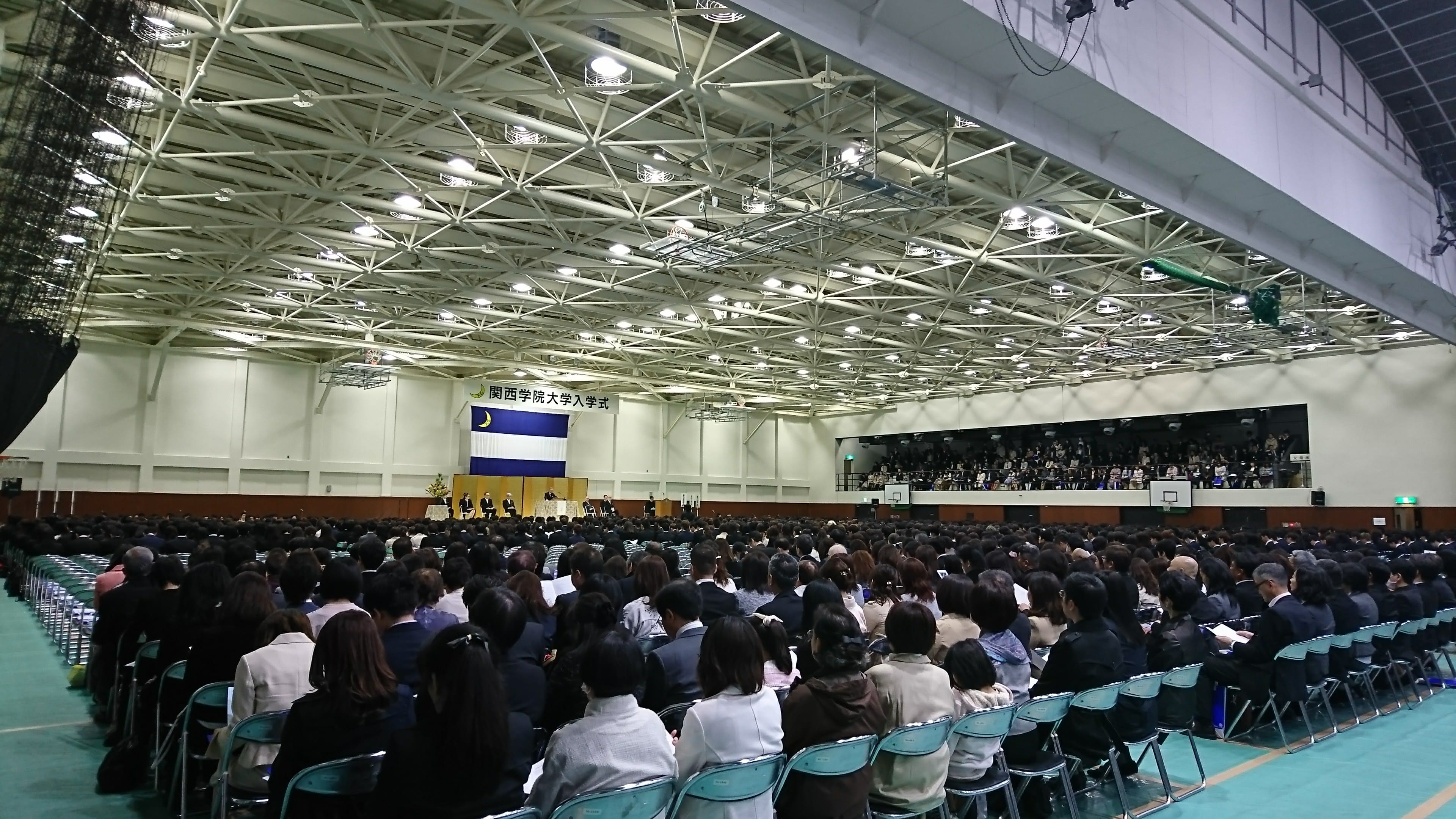 総合体育館での入学式：村田治学長からの式辞です。