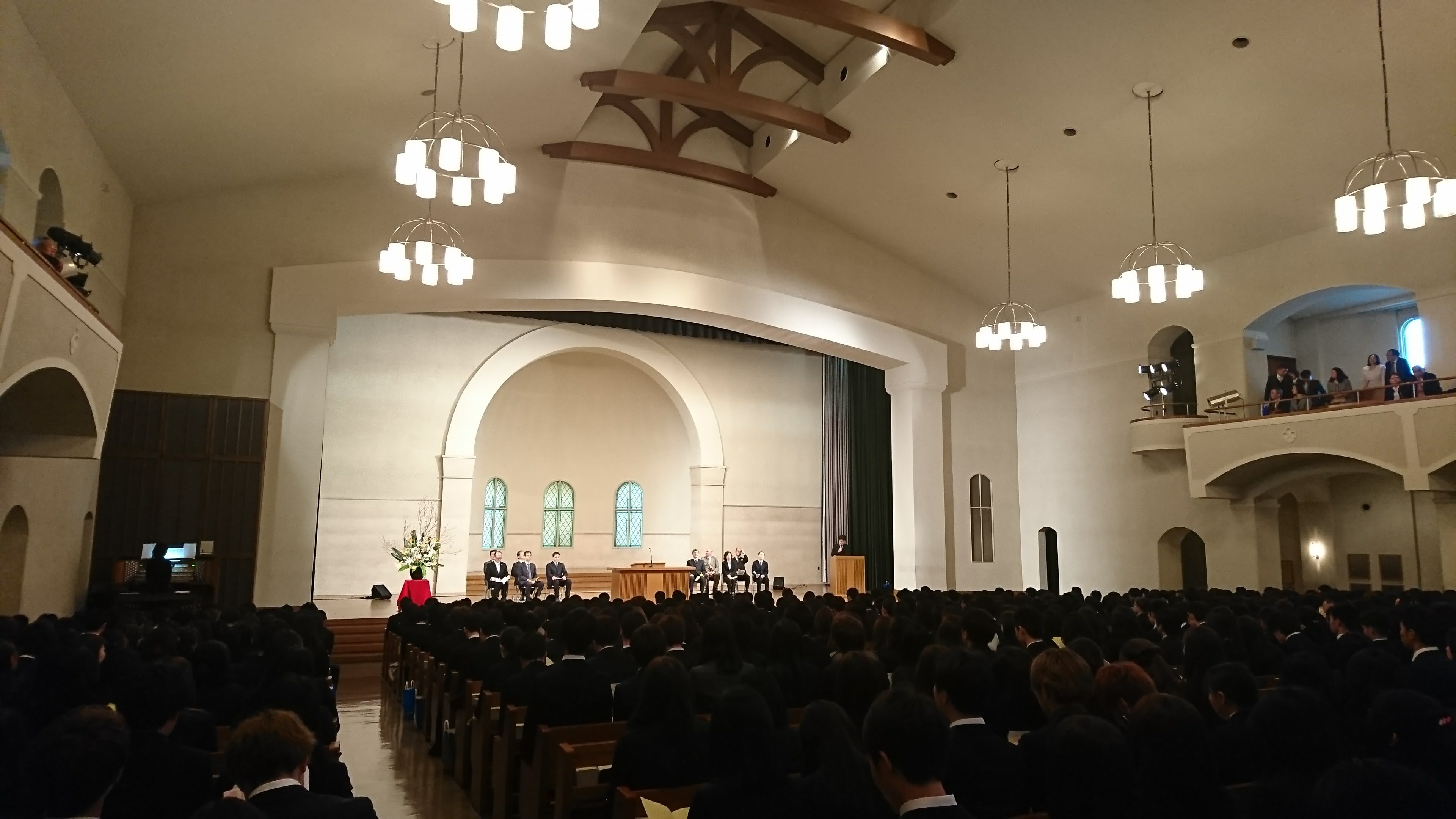 総合政策学部入学宣誓式の様子:新入生の皆さんは心持ち緊張されているようです