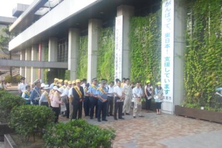 西宮市役所前に集合
