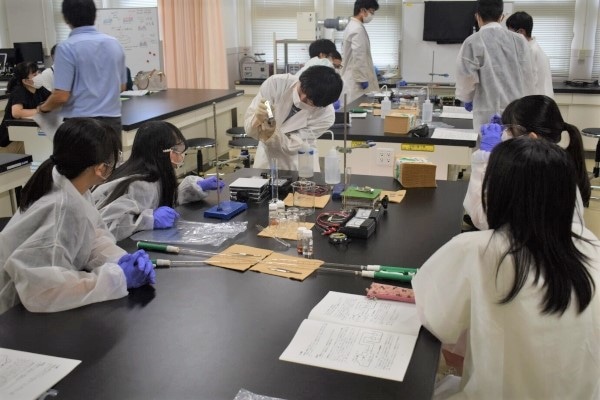 昨年の中高校生対象プログラムの様子