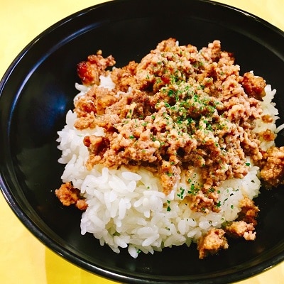 ひき肉のスパイシー炒め丼（神戸三田キャンパス）