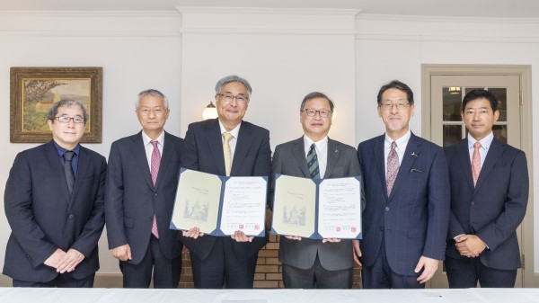 (向かって左から)田中　隆 教授（兵庫県立大学政策科学研究所研究員）、髙坂 誠 名誉教授（兵庫県立大学理事兼副学長）、 草薙　真一 教授（兵庫県立大学政策科学研究所長）、豊原　法彦 教授（産業研究所長）、 長峯　純一 教授（副学長兼常任理事）、山口　隆之 教授（産業研究所副所長）