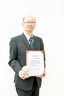 日本経営学会賞を受賞した松本雄一・商学部教授
