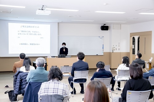 講義をする吉川さん