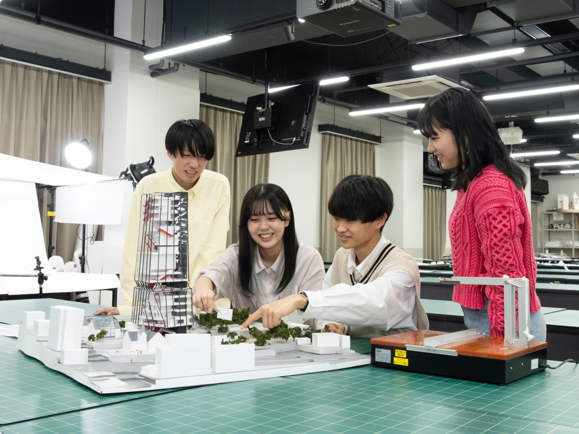 建築模型を作成している様子