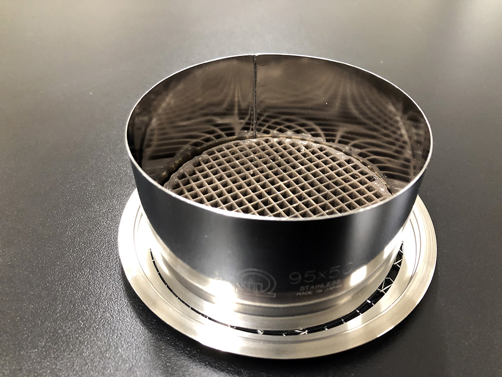 高さ5 cmのホルダに入れた触媒