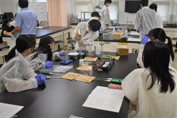 昨年の中高校生対象プログラムの様子
